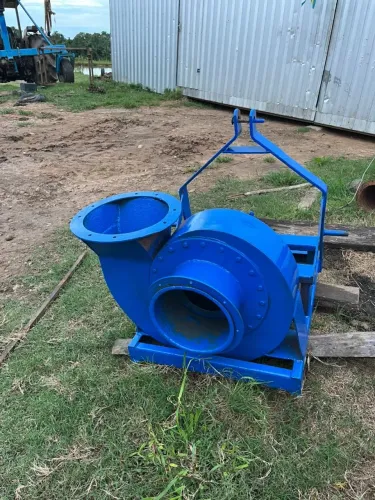 Bomba de puxar água de lata