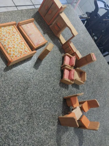 Móveis casa de boneca