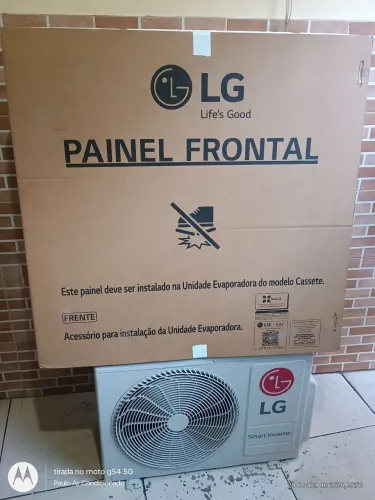 Ar condicionado cassete de quatro vias de 18000 BTUs quente e frio .