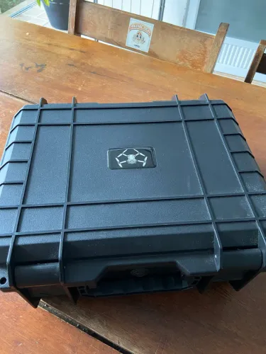 Drone L600 com cartão memória, maleta e tapete de pouso