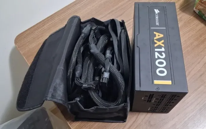 Fonte Corsair AX1200 full modular com todos os cabos, totalmente compatível com RTX 5090