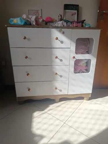 Cômoda e Guarda roupas infantil.