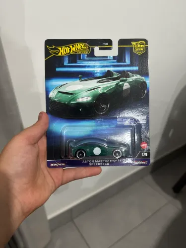 Hot wheels premium aston martin v12 speedster 
