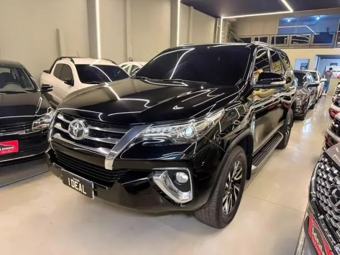 Toyota Hilux SW4 SRX 4X4 2.8 TDI 16V Dies. Aut. 2017
