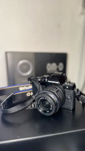 Câmera Mirrorless Olympus OMD E-M10 mark II