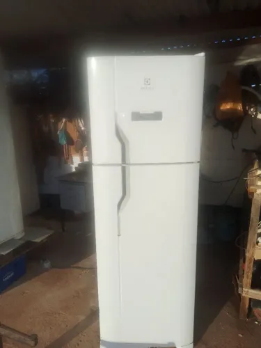 Vendo uma geladeira eletrctrolux df41