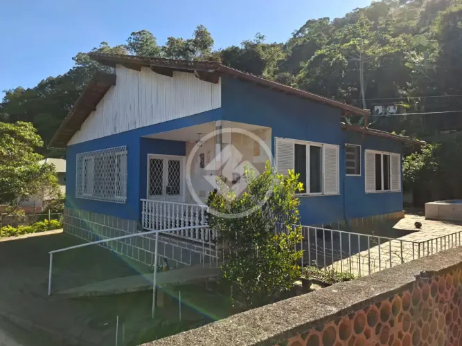 Casa com 4 quartos (1 suíte) à venda no bairro Granja Florestal. Teresópolis-RJ codigo: 35