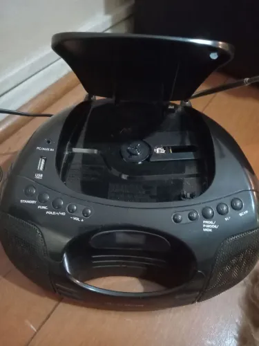 Rádio toca cd funcionando