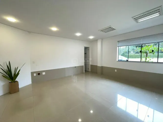 Locação comercial: sala comercial para área médica // Ariribá // Balneário Camboriú