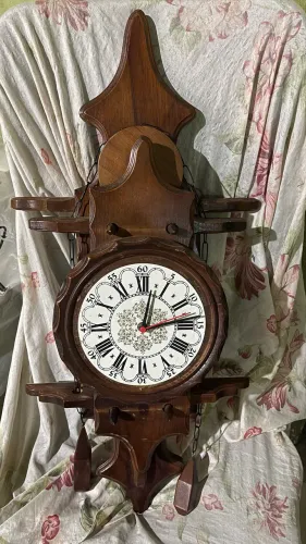 Relógio de Parede Antigo em Madeira - Peça Vintage Decorativa