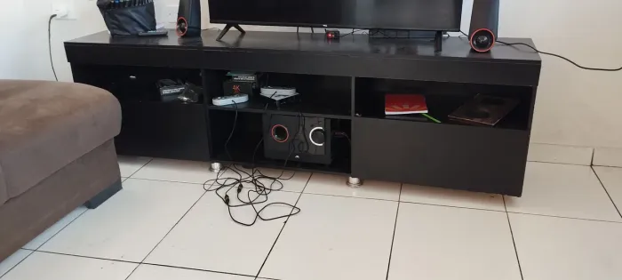 Rack e painel de madeira pra tv