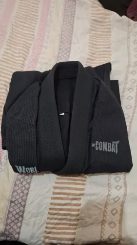 Kimono jiu-jitsu tamanho A3 com faixa ou sem faixa branca.