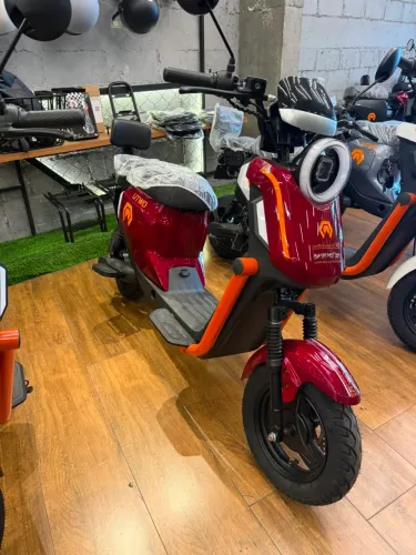 Scooter Elétrica UTwo - 1000 watts - - Novinha em folha!