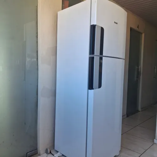 Vendo geladeira Consul modelo crm44abana10 novinha , 1.700,00, *