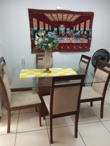 Mesa de vidro com 6 cadeiras