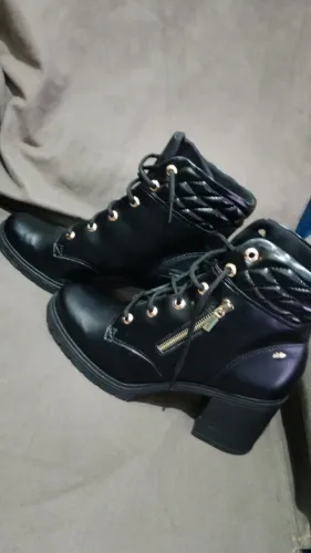 Bota feminina .Dakota .usada apenas uma vez