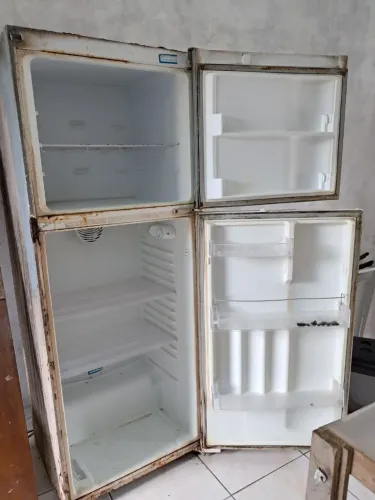 Vende -se uma geladeira