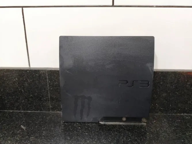 PS3 SLIM, INCLUI 10 JOGOS, CABOS E CONTROLE, FUNCIONANDO 100%