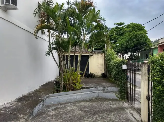 Casa de condomínio para venda possui 120 metros quadrados com 2 quartos
