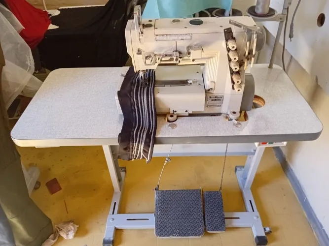 Maquina de costura industrial. 