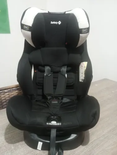 Vendo cadeira de carro de 0 a 36 kilos reclinável não faço entrega