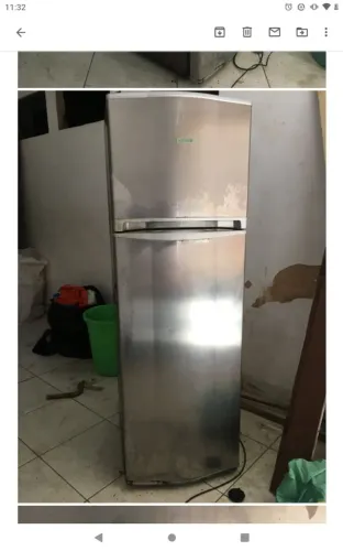 Vendo geladeira Frost Free gelo seco em funcionamento toda boa garantia 500 reais