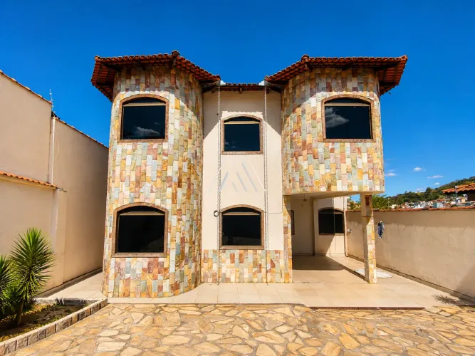 CASA À VENDA | SANTO ANTÔNIO - ITAÚNA/MG