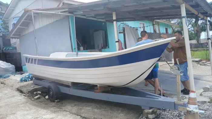 Barco de fibra zero