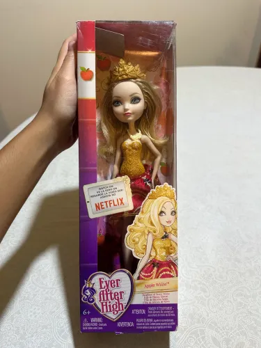 Boneca Ever After High Apple White