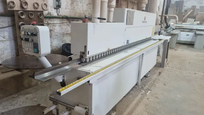 Coladeira de bordas T8000 com tupia de entrada e 2 coleiros