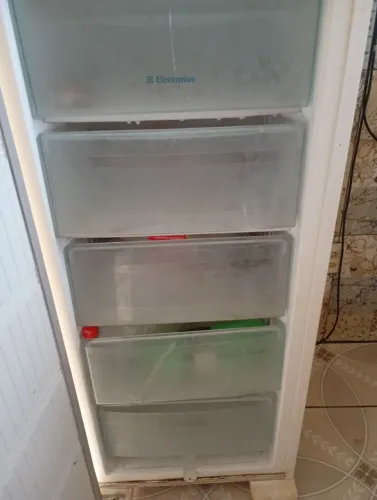 Vendo um frinze vertical com as caveta 