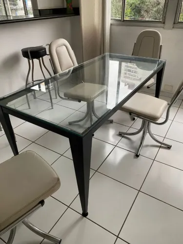 Mesa Linda com Cadeiras 