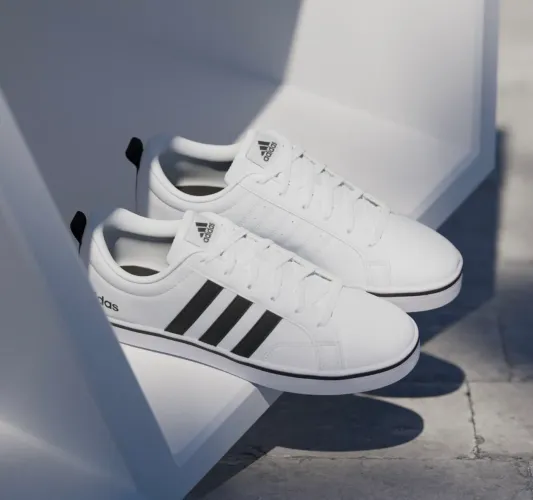 Tênis adidas