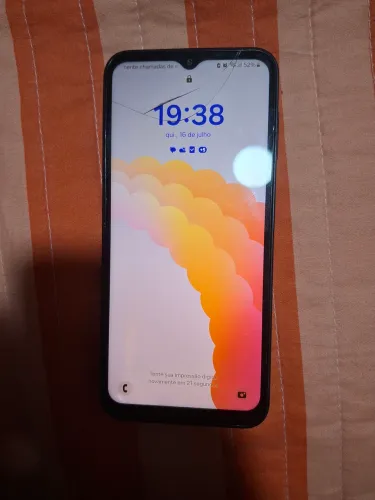 Samsung A15 5g com tela rachada.