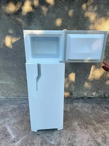 Geladeira semi nova pronta para o se uso 100%confiavel
