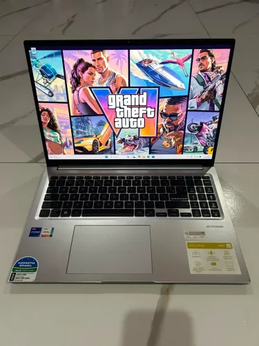 Asus Vivobook i7 12th 1TB SSD + 8GB RAM