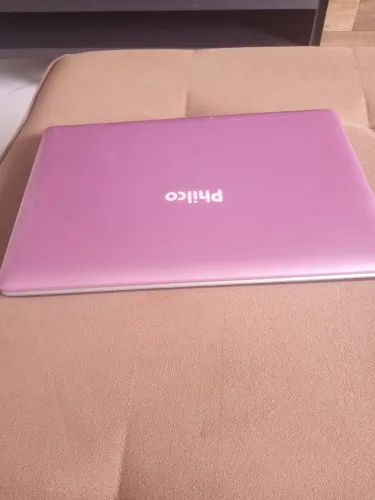 Vendo Notebook praticamente novinho. Pouco usado. 