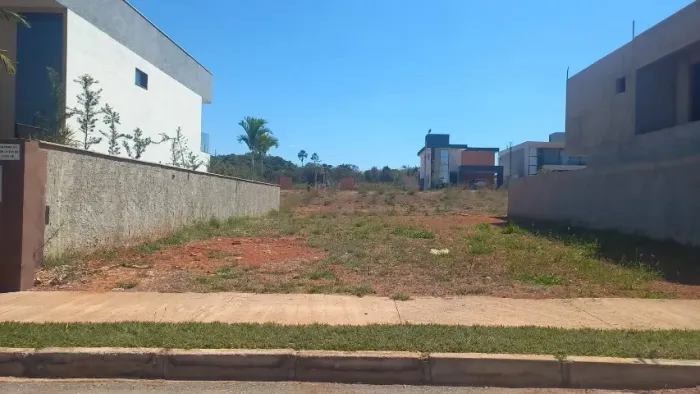 Excelente lote de 332m² no Residencial Le Premier