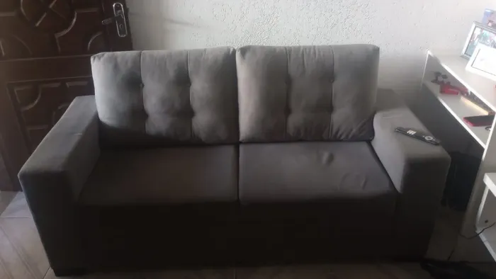 SOFA Á VENDA, DETALHES NO ANUNCIO.