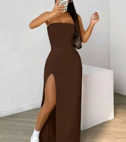 Vestido longo marrom com fenda