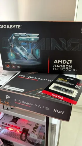 Placa de Vídeo Gigabyte AMD Radeon RX 9070 XT Gaming OC, 16GB, GDDR6, FSR, Ray Tracing, GV