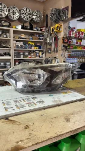 Farol Onix Original GM Lado Esquerdo (LH) Semi Novo - Estado de Novo