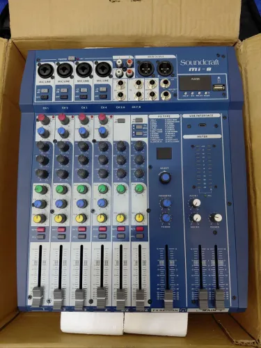 Mesa de som soundcraft MI 8