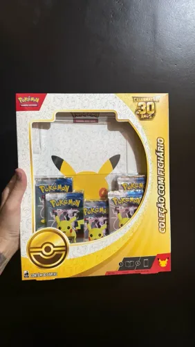 Pokémon Celebração de 30 anos - Box Coleção com Fichário