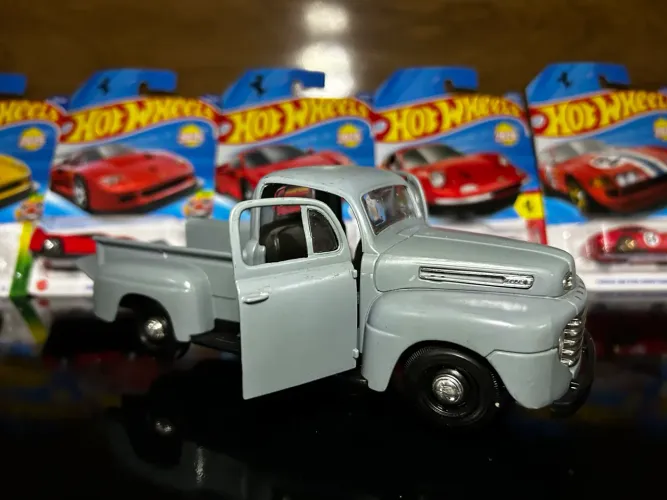 Ford F1 Maisto 1/24