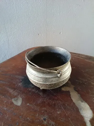Antigo caldeirão de ferro 3 litros