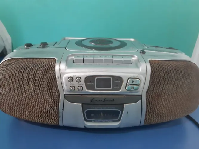Rádio Lenoxx Sound, funciona CDs/Rádio 