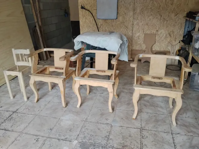 Restauração de móveis.mesa, cadeiras, cômoda, portas e muito mais.
