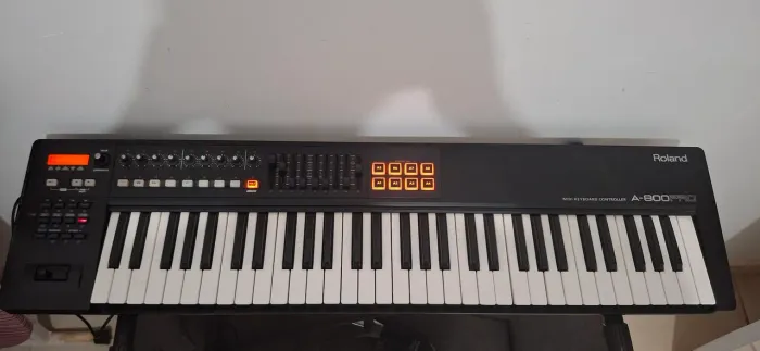Teclado controlador roland A-800 pro 61 teclas