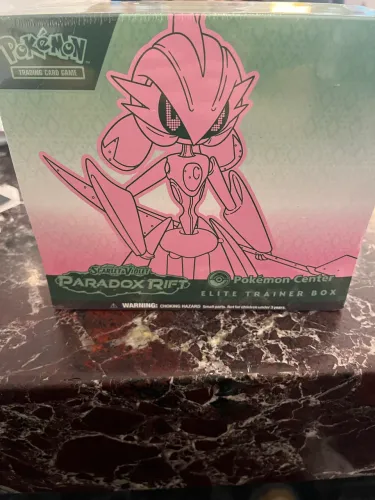 Elite trainer box - paradox rift ( Pokémon Center ! ) ?